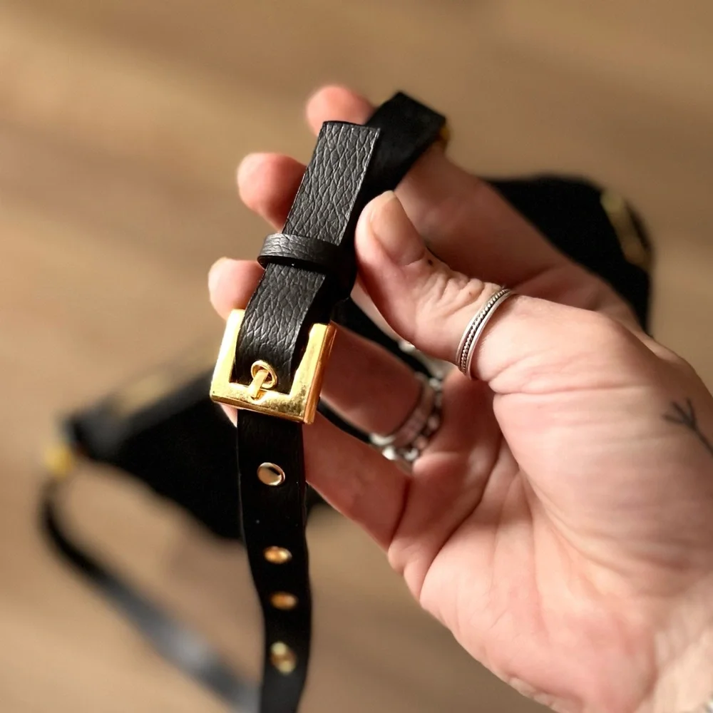 XOXO New York Elegant Black Shoulder Bag - Picture 8 of 10